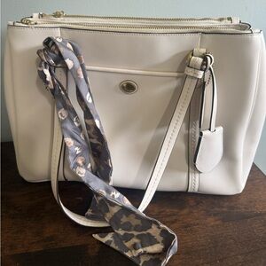 COACH Peyton Leather Jordan Double Zip Carryall Bag F25669​​